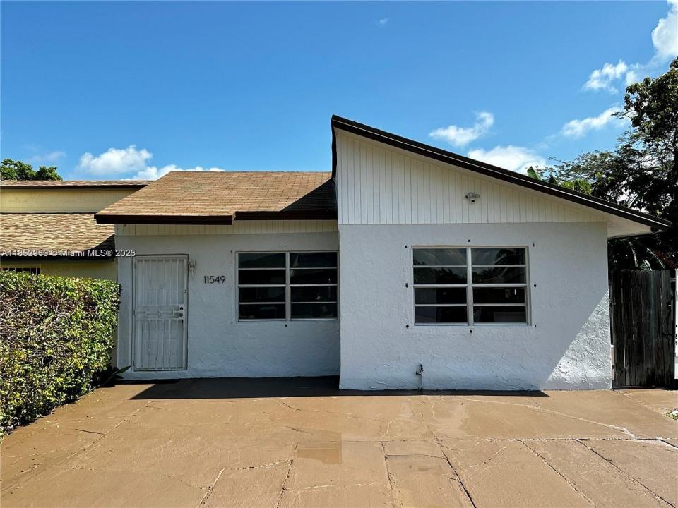 11549 SW 4th St, Sweetwater, Floryda 33174, USA