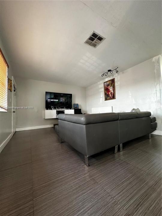 11549 SW 4th St, Sweetwater, Floryda 33174, USA