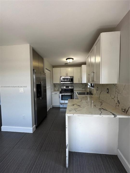 11549 SW 4th St, Sweetwater, Floryda 33174, USA