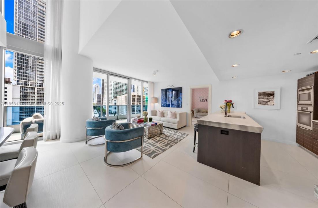 200 Biscayne Boulevard Way 904, Miami, Florida 33131