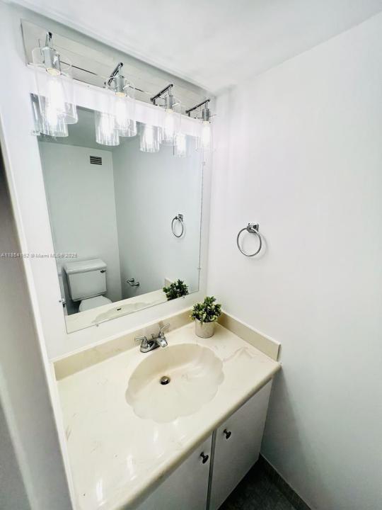 800 Parkview Dr 605, Hallandale Beach, Florida 33009, Stati Uniti