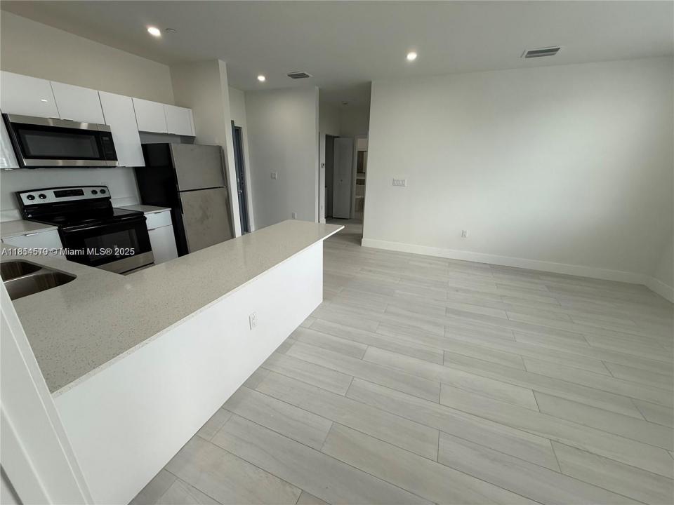 1091 E 17th St 401, Hialeah, Florida 33010