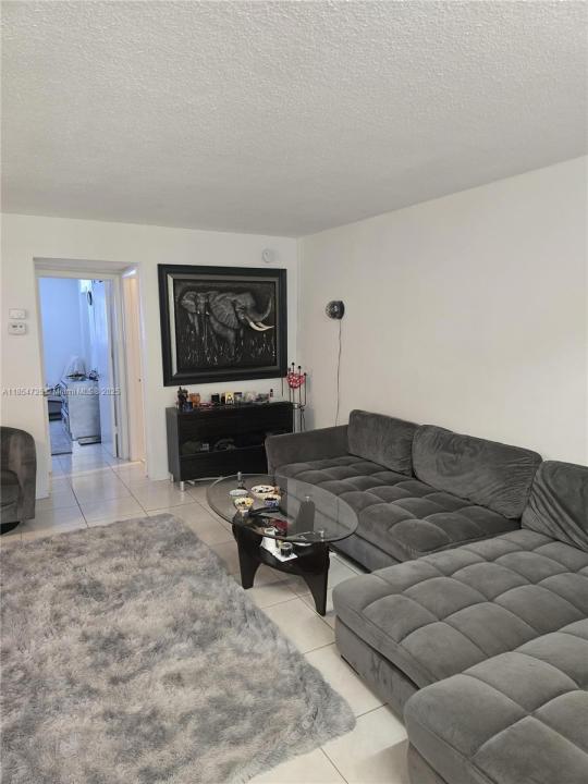 541 Blue Heron Dr 112, Hallandale Beach, Florida 33009