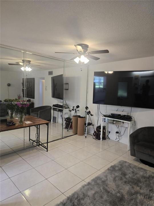 541 Blue Heron Dr 112, Hallandale Beach, Florida 33009