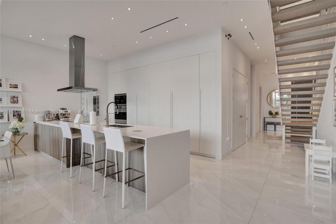 3750 Yacht Club Dr TH2, Aventura, Floride 33180, États-Unis