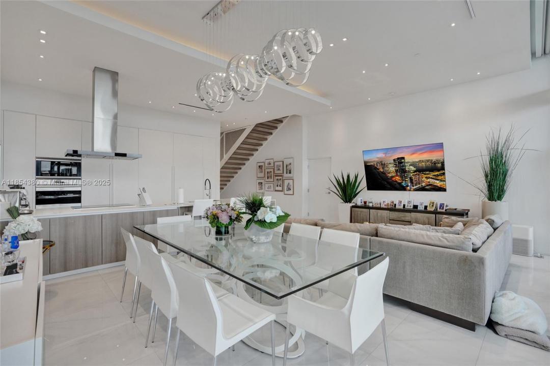 3750 Yacht Club Dr TH2, Aventura, Floride 33180, États-Unis