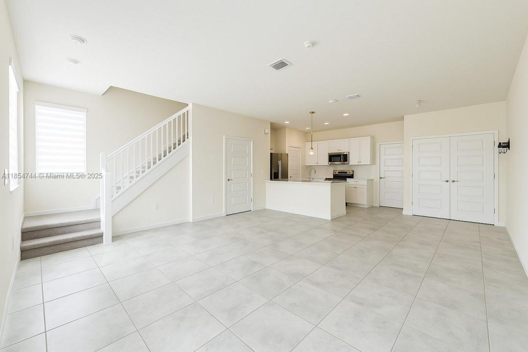 4702 NW 83rd Path, Doral, Floryda 33166, USA