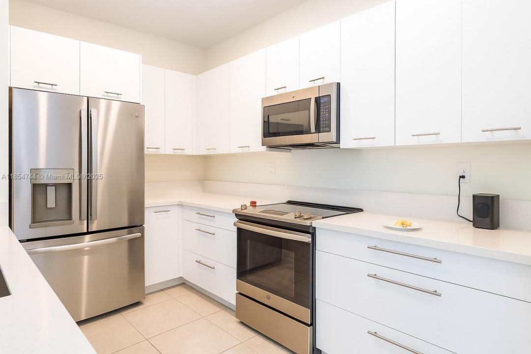 4702 NW 83rd Path, Doral, Floryda 33166, USA