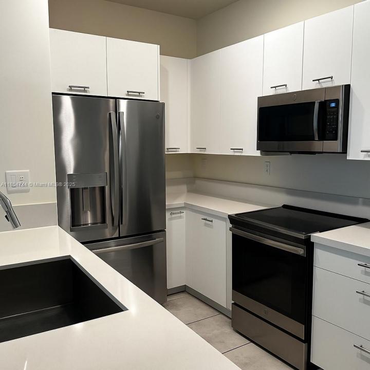 4702 NW 83rd Path, Doral, Floryda 33166, USA