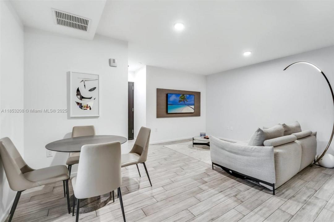 398 NE 5th Street 1515, Miami, Florida 33132