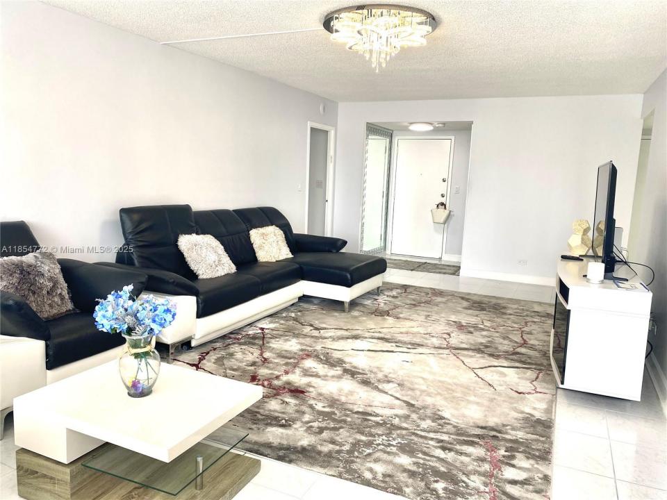 251 174th St 615, Sunny Isles Beach, Floryda 33160, USA