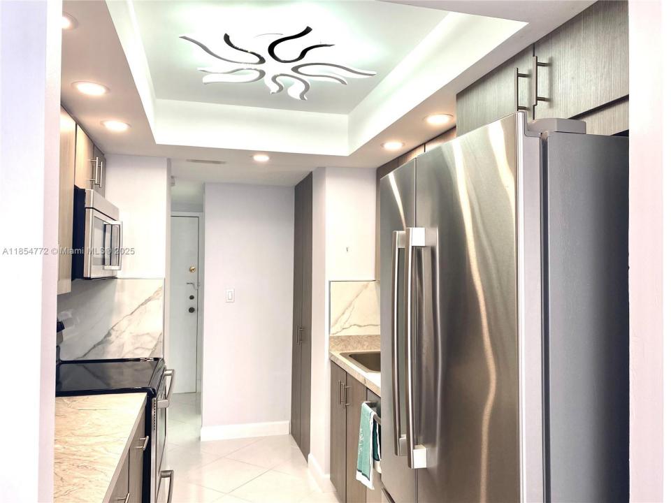 251 174th St 615, Sunny Isles Beach, Floryda 33160, USA