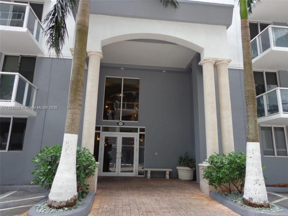 5091 NW 7th St 711, Miami, Florida 33126, Estados Unidos
