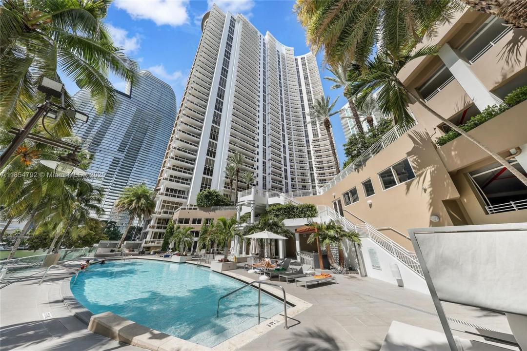 901 Brickell Key Blvd 3002, Miami, Florida 33131, USA