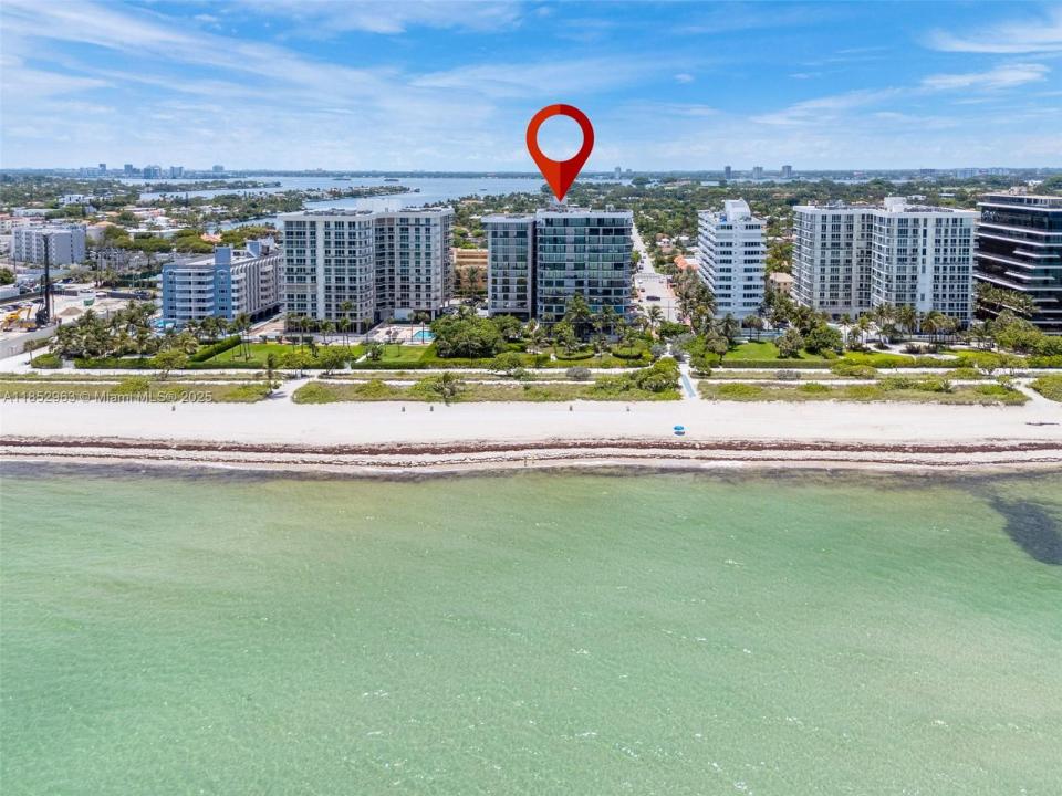 8877 Collins Ave 303, Surfside, 佛羅里達州 33154, 美國