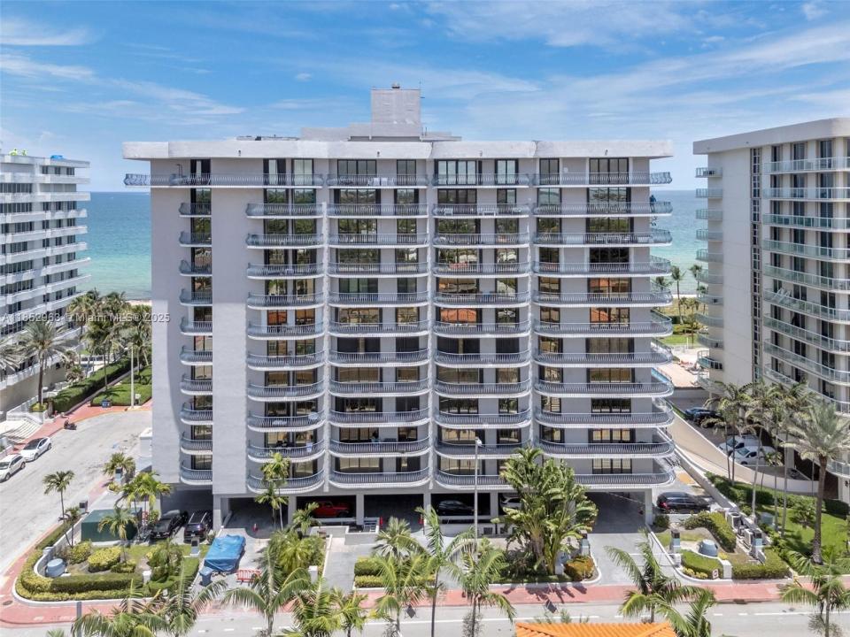 8877 Collins Ave 303, Surfside, 佛羅里達州 33154, 美國