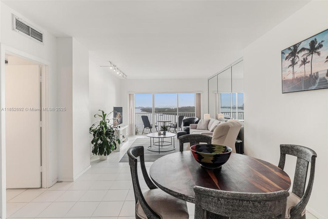 300 Bayview Dr 812, Sunny Isles Beach, Flórida 33160, Estados Unidos