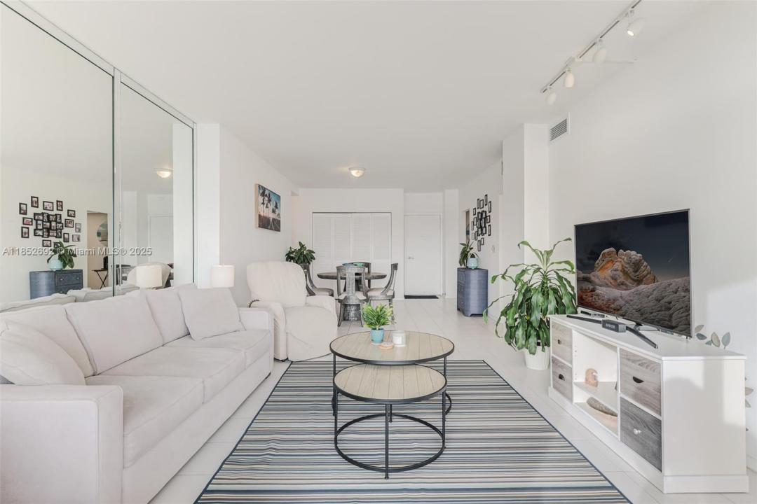 300 Bayview Dr 812, Sunny Isles Beach, Flórida 33160, Estados Unidos