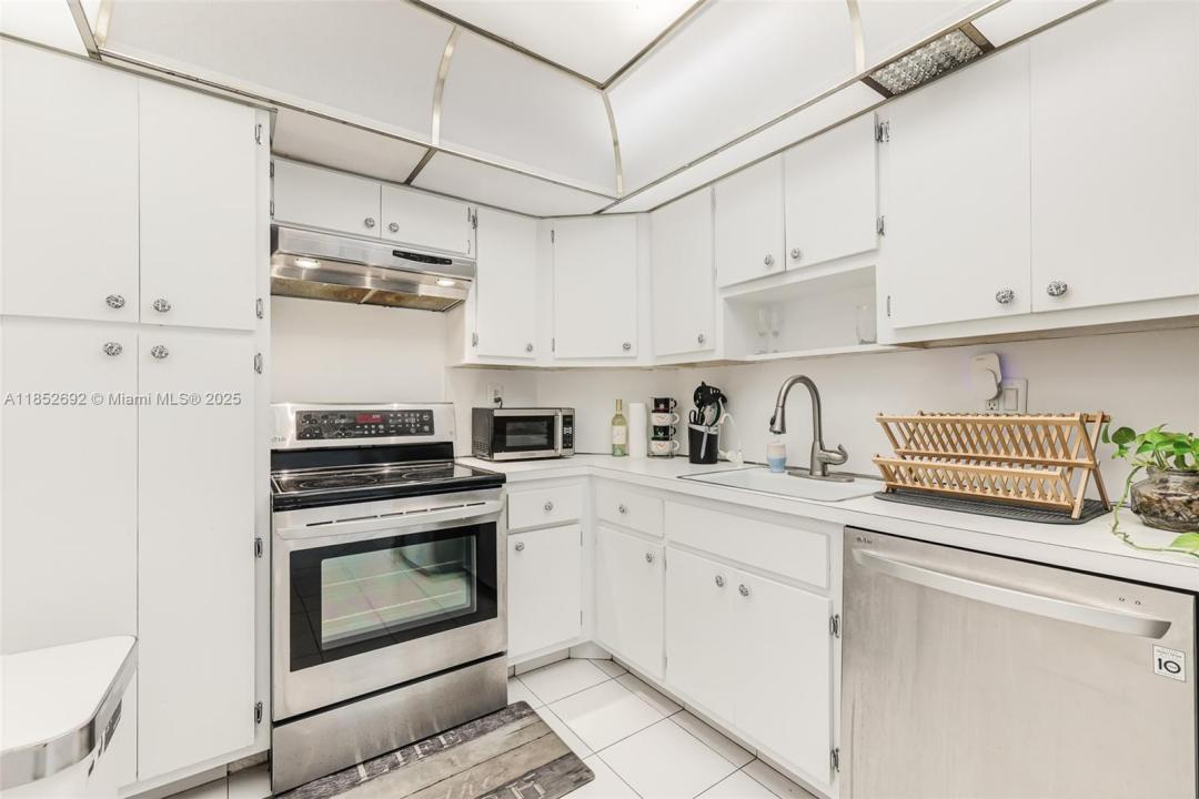 300 Bayview Dr 812, Sunny Isles Beach, Flórida 33160, Estados Unidos
