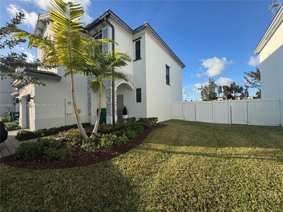 631 NW 204th St, Miami Gardens, Floryda 33169, USA