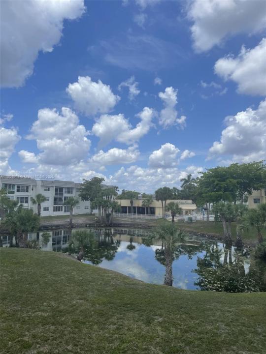 8285 Sunrise Lakes Blvd 202, Sunrise, פלורידה 33322, ארצות הברית של אמריקה 