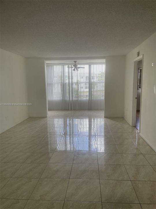 8285 Sunrise Lakes Blvd 202, Sunrise, פלורידה 33322, ארצות הברית של אמריקה 