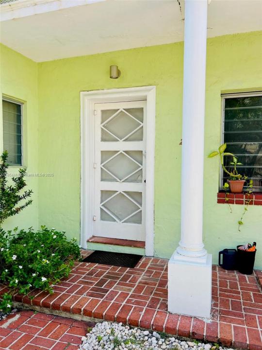 2830 Pine Tree Dr 2, Miami Beach, פלורידה 33139, ארצות הברית של אמריקה 