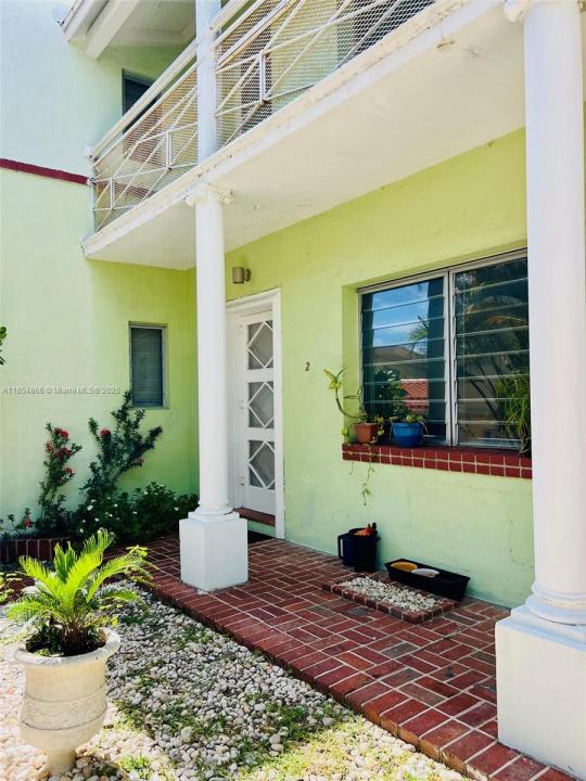 2830 Pine Tree Dr 2, Miami Beach, פלורידה 33139, ארצות הברית של אמריקה 