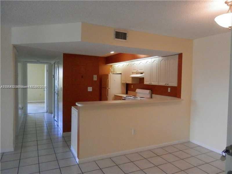 8560 SW 212th St 301, Cutler Bay, 佛罗里达州 33189, 美国
