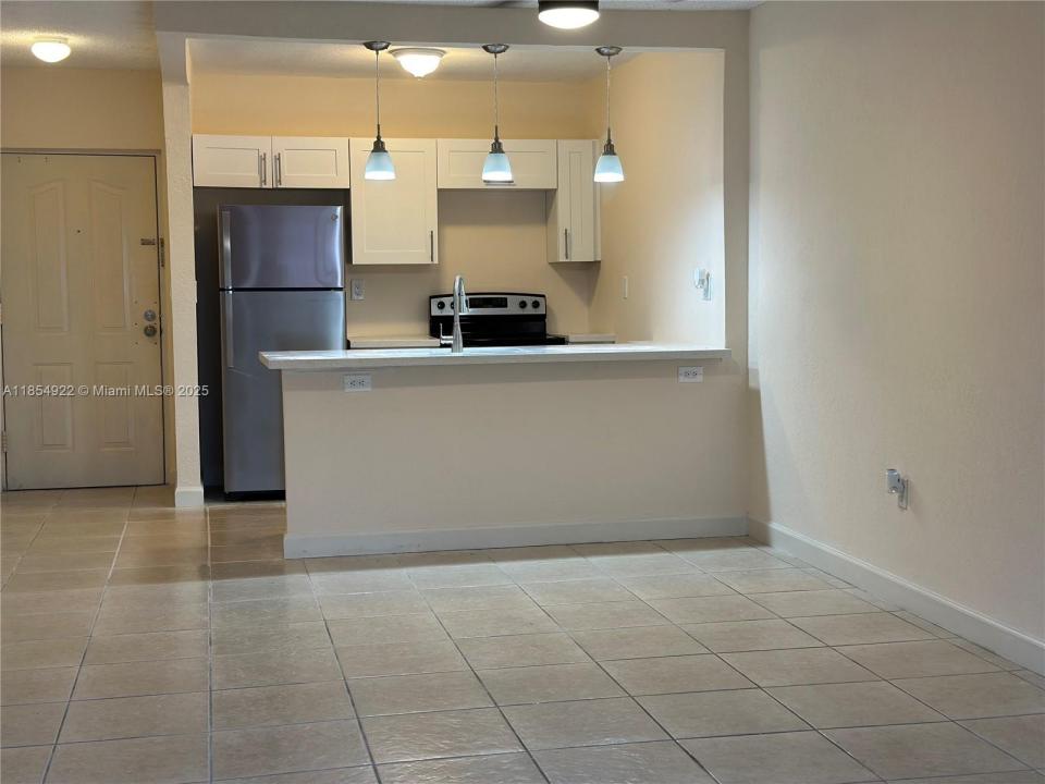 10900 SW 104th St 118, Miami, Florida 33176