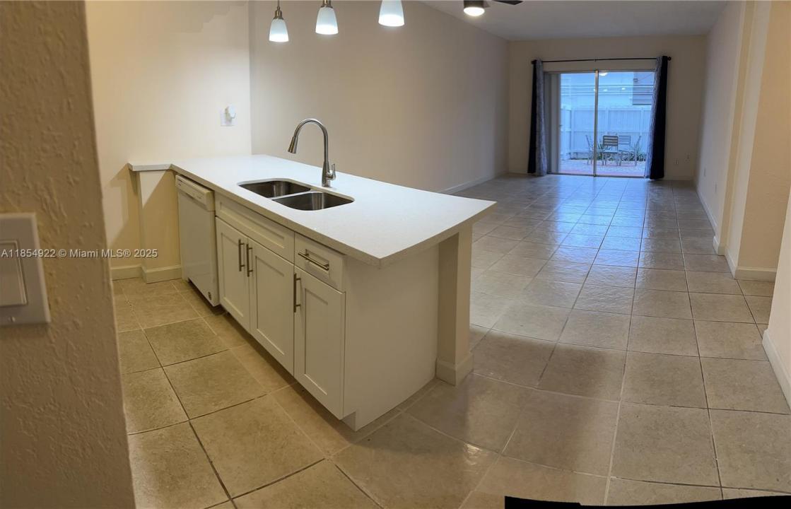 10900 SW 104th St 118, Miami, Florida 33176