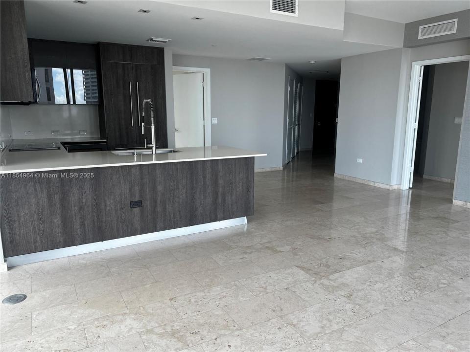 68 SE 6th St 3401, Miami, פלורידה 33131, ארצות הברית של אמריקה 