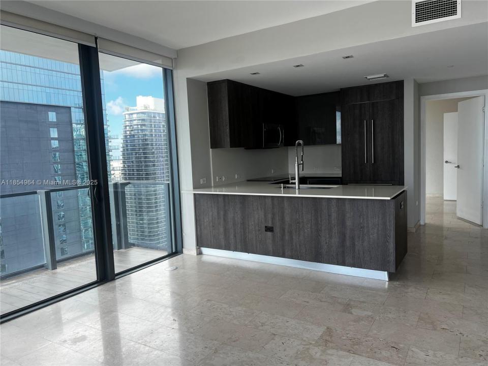 68 SE 6th St 3401, Miami, פלורידה 33131, ארצות הברית של אמריקה 