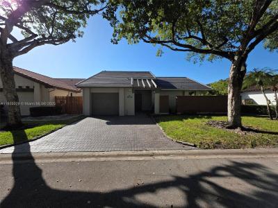 2320 Dover, Weston, Florida 33326, USA