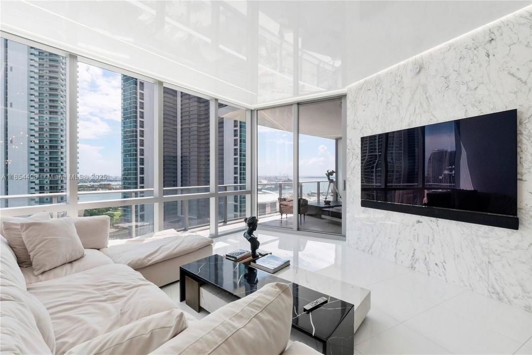 851 NE 1st Ave 2203, Miami, Flórida 33132, Estados Unidos