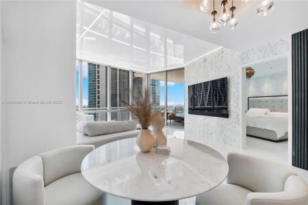 851 NE 1st Ave 2203, Miami, Florida 33132, USA