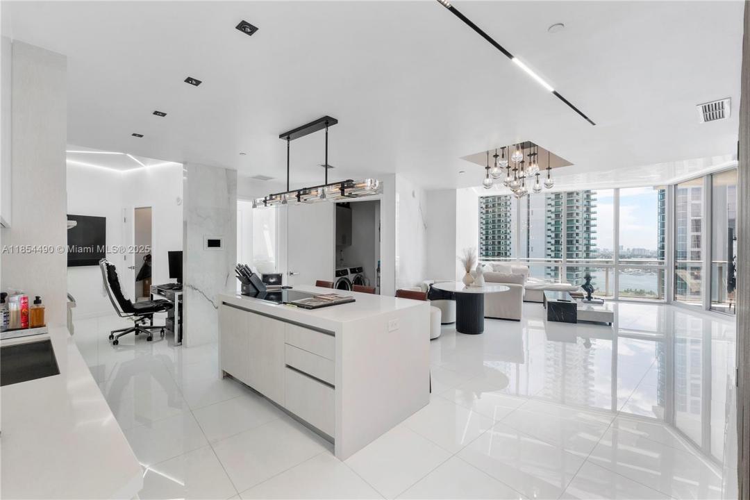 851 NE 1st Ave 2203, Miami, Flórida 33132, Estados Unidos