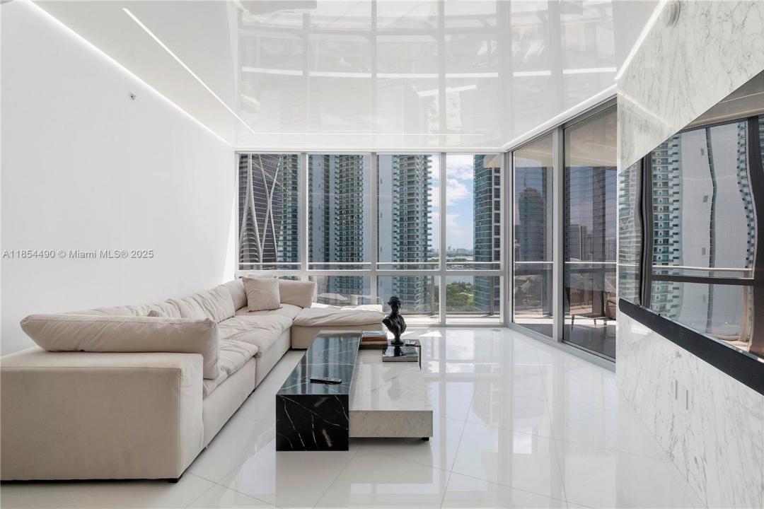 851 NE 1st Ave 2203, Miami, Flórida 33132, Estados Unidos