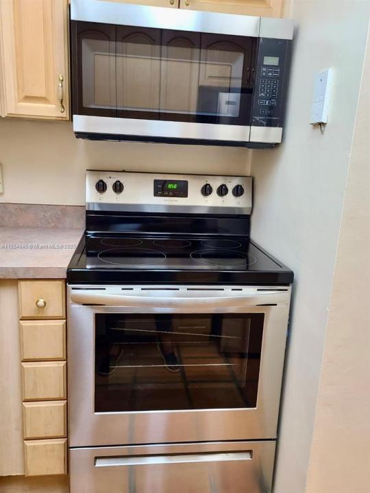 8105 Lagos De Campo Blvd J-2, Tamarac, Florida 33321, Amerika Birleşik Devletleri