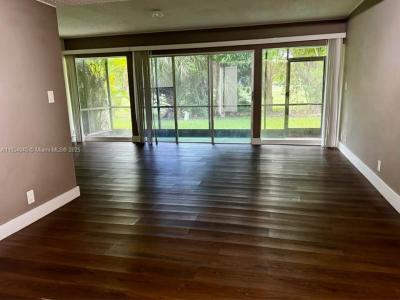 8105 Lagos De Campo Blvd J-2, Tamarac, Florida 33321, USA