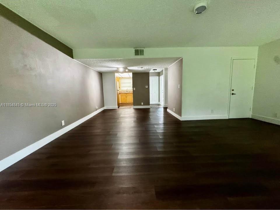 8105 Lagos De Campo Blvd J-2, Tamarac, Florida 33321, Amerika Birleşik Devletleri