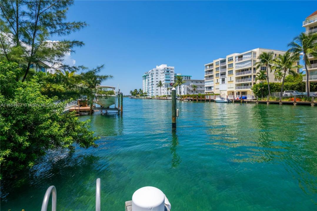 10201 E Broadview Dr, Bay Harbor Islands, 플로리다 33154, 미국