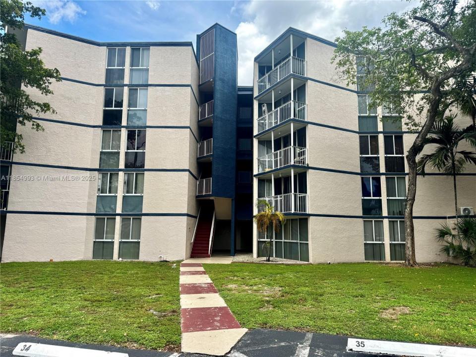 7165 NW 186th St A211, Hialeah, Floride 33015, États-Unis