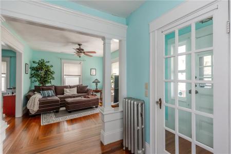 25 Rhodes Avenue, Cranston, 罗得岛 02905, 美国