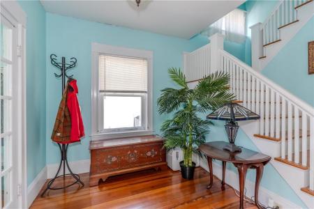 25 Rhodes Avenue, Cranston, 罗得岛 02905, 美国