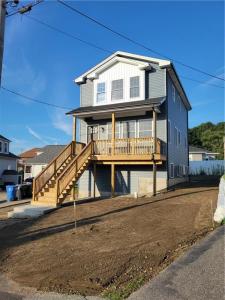10 Woodland Avenue, Cranston, RI 02920, USA