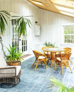 304 Third Beach Road, Newport, Rhode Island 02842