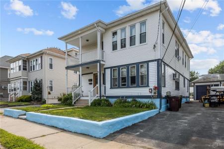 97 Warwick Street, Woonsocket, Rhode Island 02895, Stati Uniti