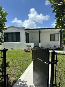 North Miami, Florida 33161, USA