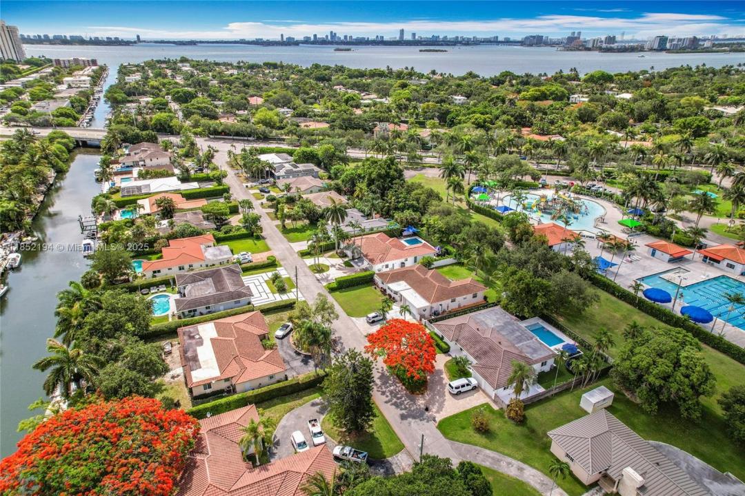 1080 NE 104th St, Miami Shores, פלורידה 33138, ארצות הברית של אמריקה 